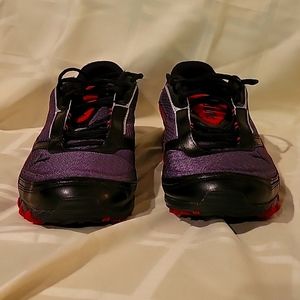 Black and red Puma gym shoes